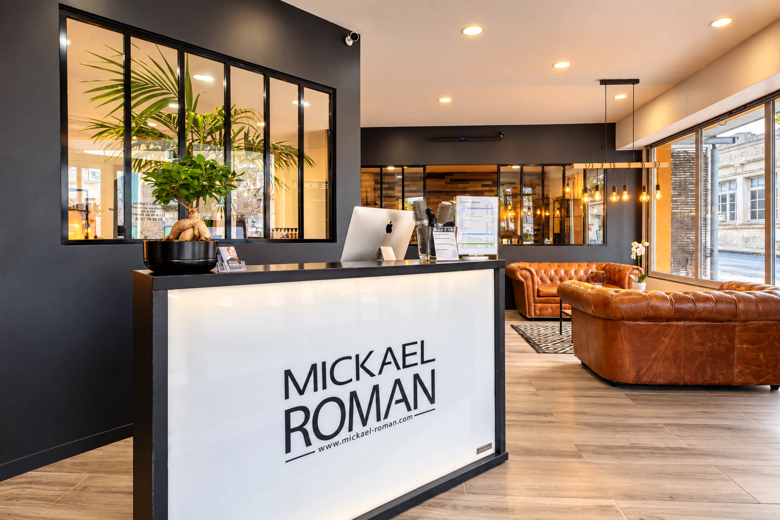 Des tarifs construits sur la valeur du service, pas sur le volume., Salon Mickael Roman